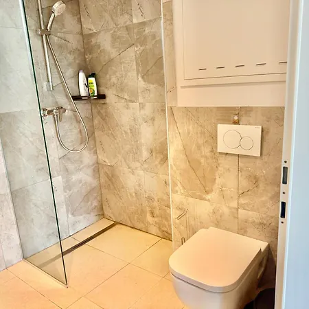 Stylish With Balcony Near Vienna Apartament Wiener Neudorf